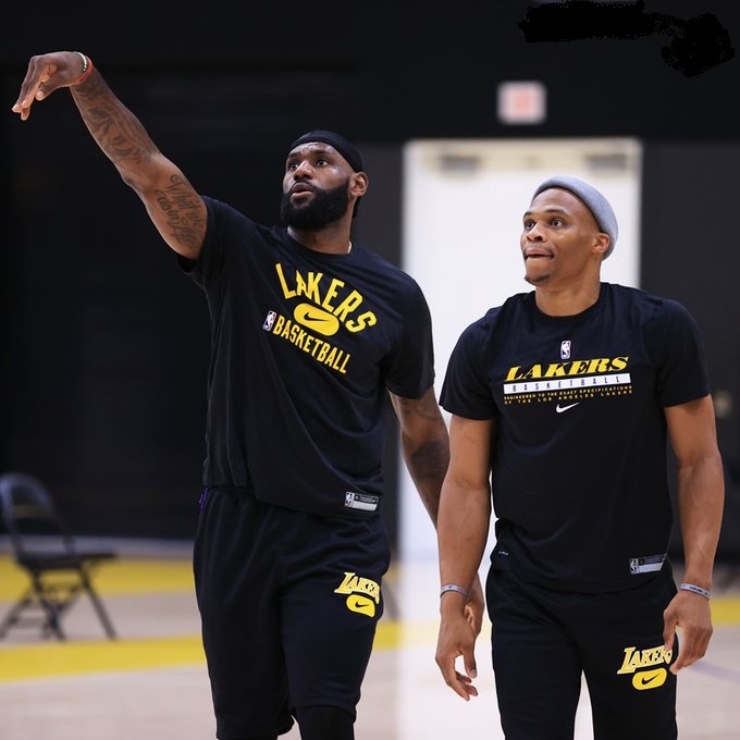 LeBron James stavlja svoje žetone na stare igrače